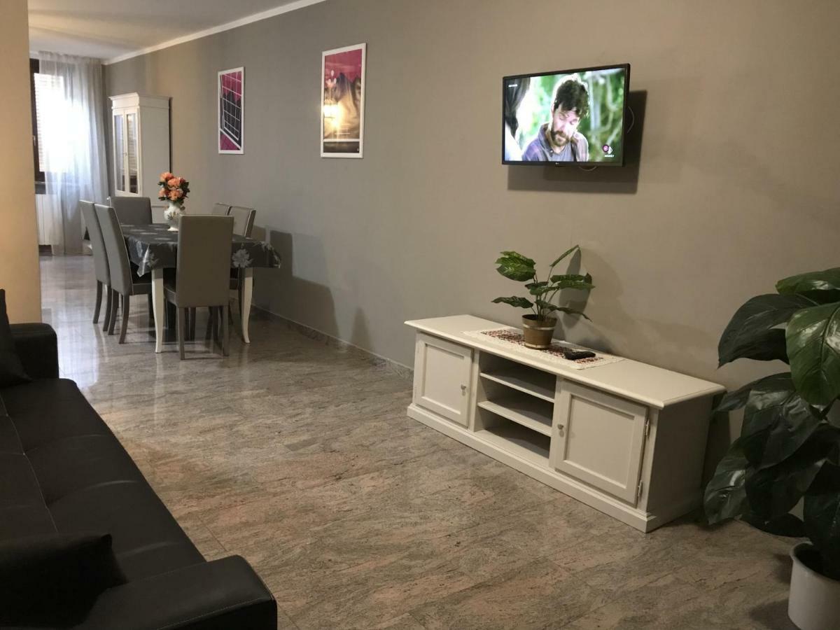 Anfite Apartments Castelletto Peschiera del Garda Luaran gambar